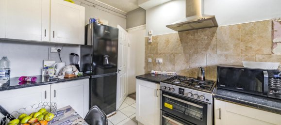 2 bedrooms Apartment in London, United Kingdom No. 7639 16