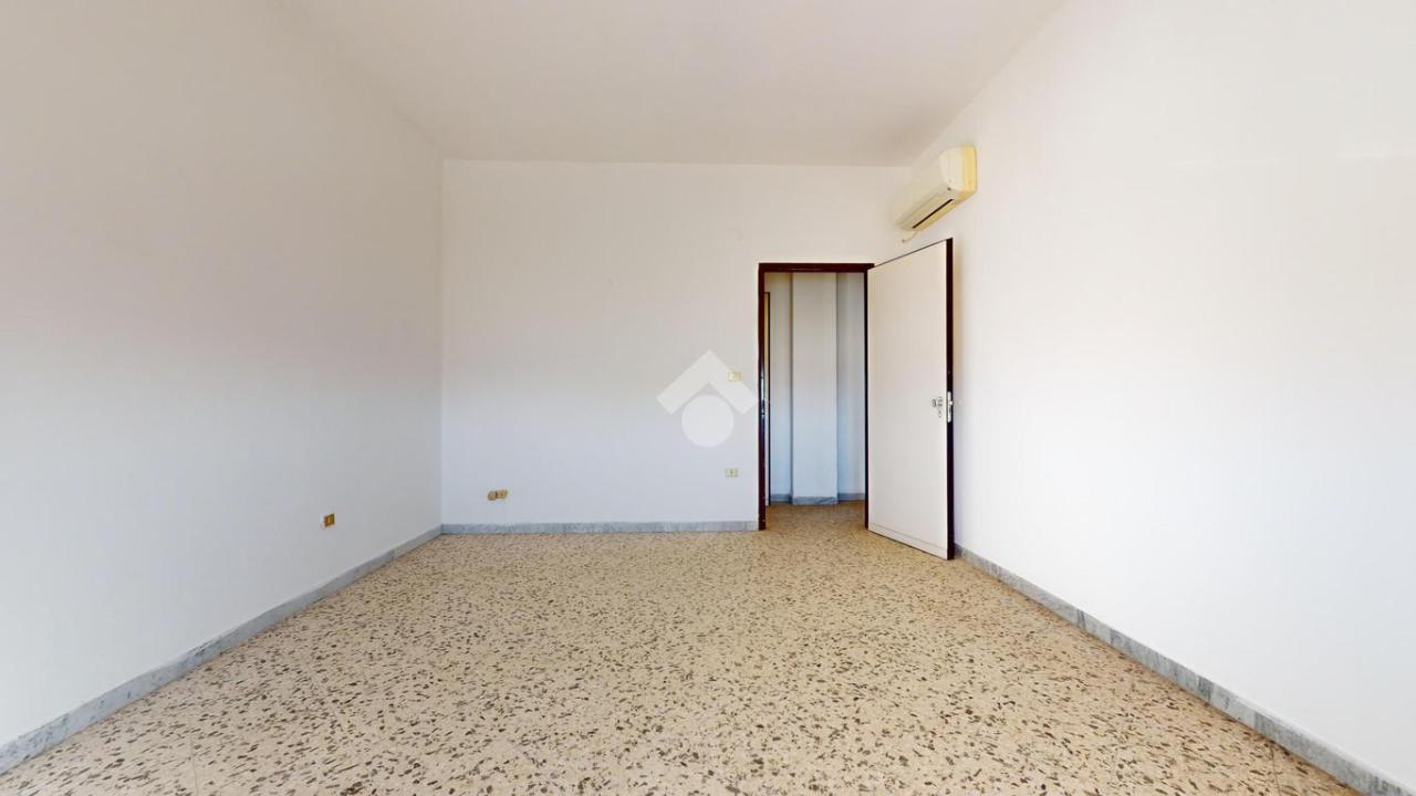 3 rooms Apartment in Oria, Italy No. 22488