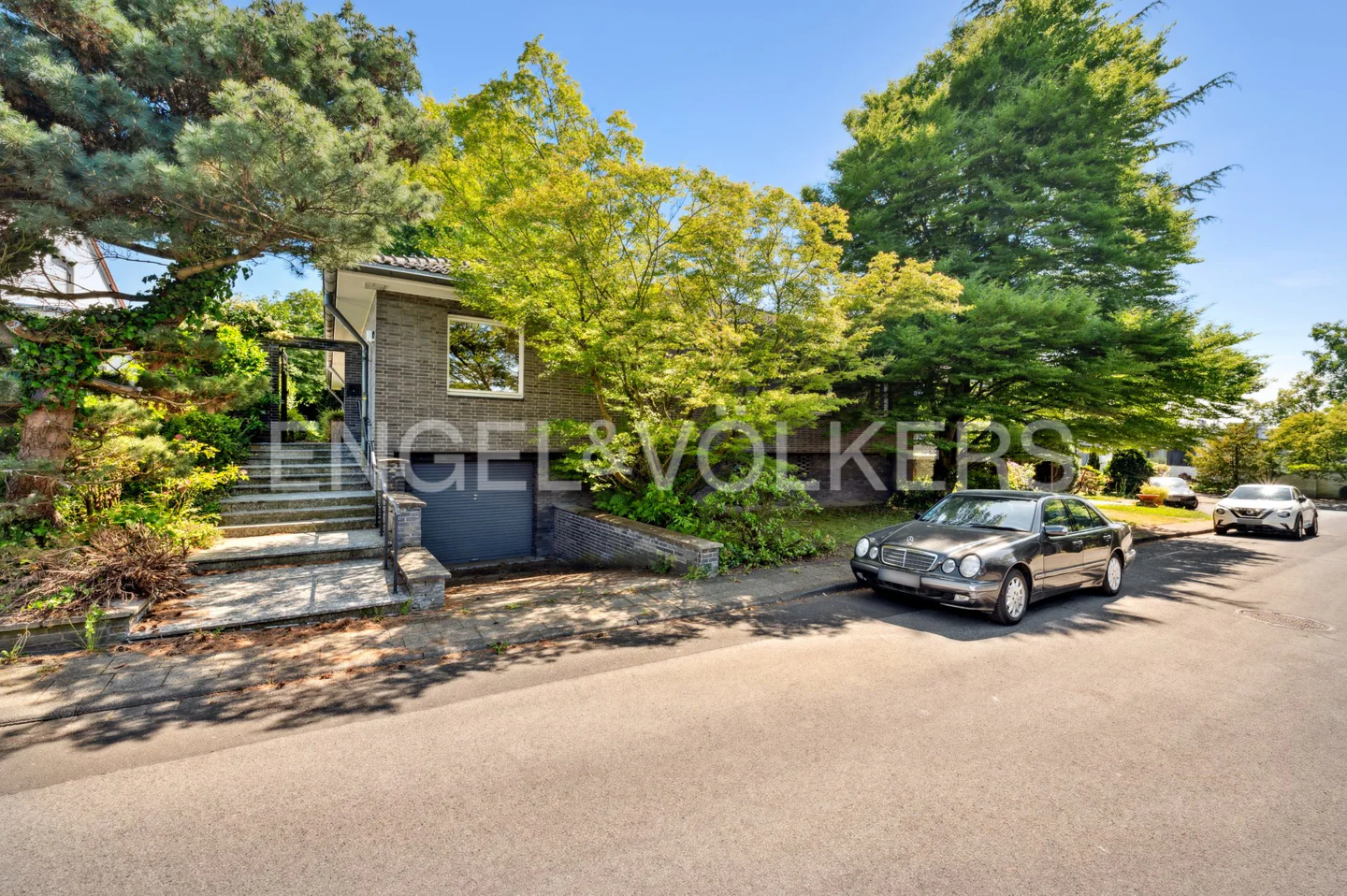 Bungalow de 6 dormitorios en Bergisch Gladbach, Germany No. 45205