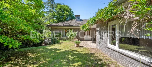 Bungalow de 6 dormitorios en Bergisch Gladbach, Germany No. 45205 2