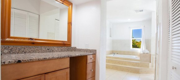 5 dormitorios villa en venta en Miami, Miami-Dade, Florida, USA № 615768 24