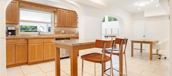 5 dormitorios villa en venta en Miami, Miami-Dade, Florida, USA № 615768 3