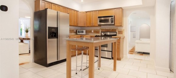 5 dormitorios villa en venta en Miami, Miami-Dade, Florida, USA № 615768 8