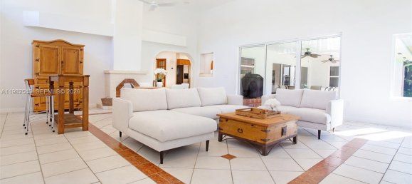 5 dormitorios villa en venta en Miami, Miami-Dade, Florida, USA № 615768 10