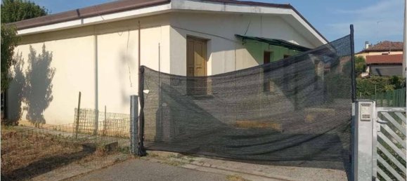 3 bedrooms House in Salgareda, Italy No. 270642 2