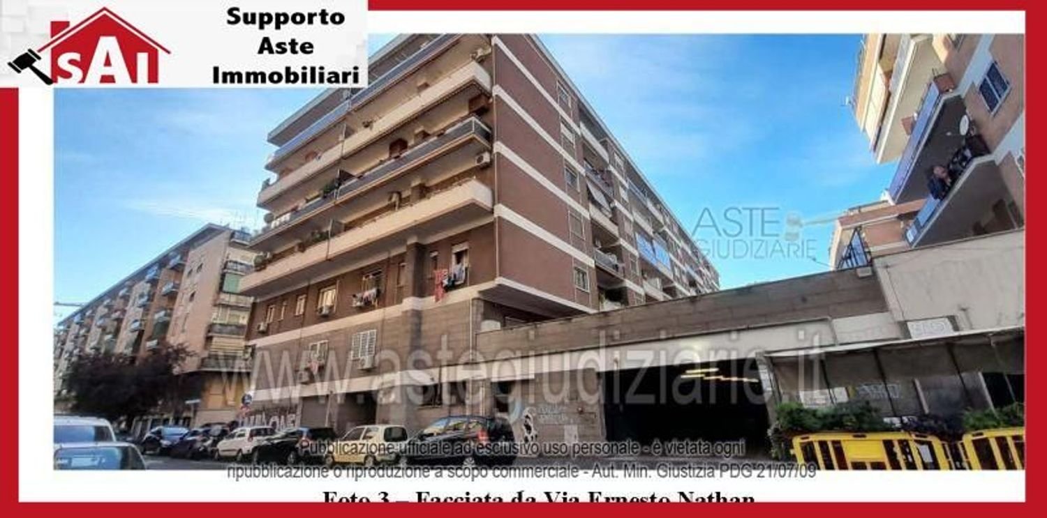 5 bedrooms Apartment in Rome, Italy No. 330799