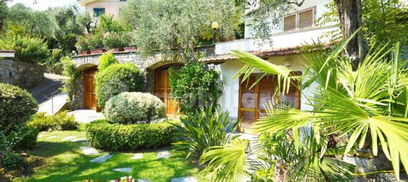4 Schlafzimmer Villa in Rapallo, Italy, Nr. 35847 5