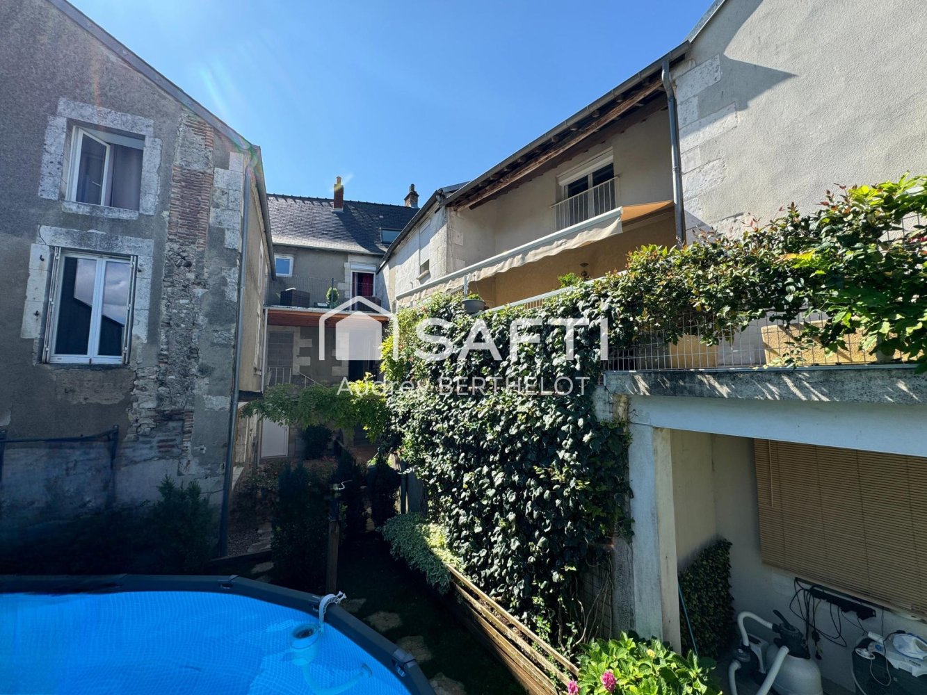 Casa de 5 dormitorios en Sancerre, France No. 242076