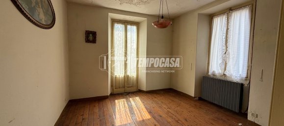 350m² Building in Brunate, Italy No. 313835 8