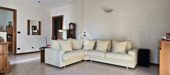 4 bedrooms House in Castel d'Azzano, Italy No. 59708 8