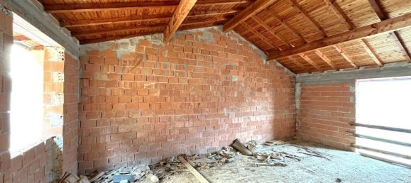 4 rooms House in Caravonica, Italy No. 157530 8