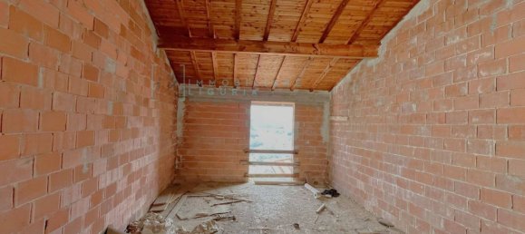 4 rooms House in Caravonica, Italy No. 157530 12