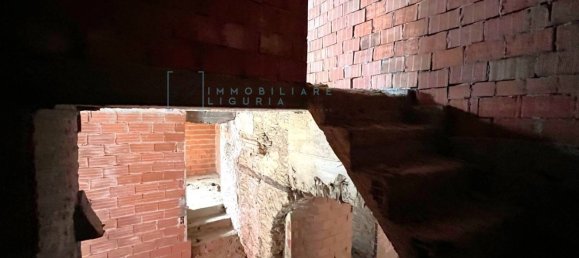 4 rooms House in Caravonica, Italy No. 157530 2