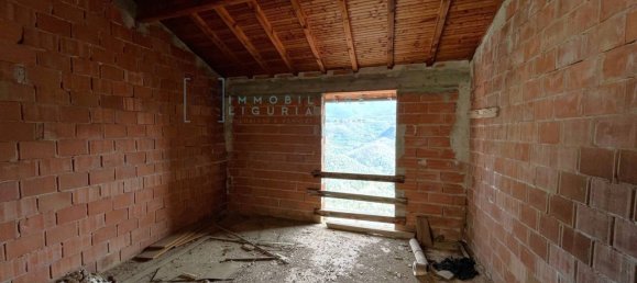 4 rooms House in Caravonica, Italy No. 157530 3