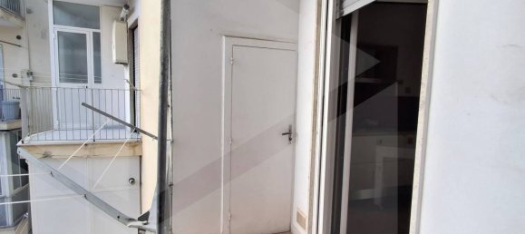 3 rooms Apartment in Bari, Italy No. 24926 18