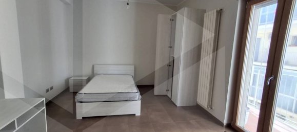 3 rooms Apartment in Bari, Italy No. 24926 8