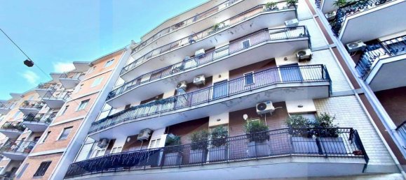 3 rooms Apartment in Bari, Italy No. 24926 3