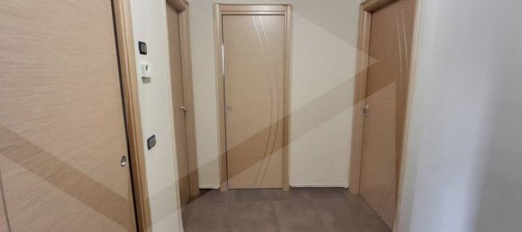 3 rooms Apartment in Bari, Italy No. 24926 7