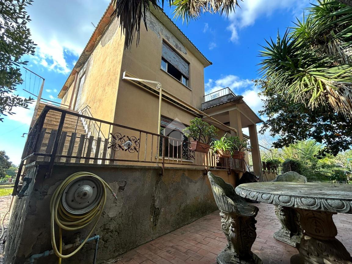 5 rooms Villa in Aprilia, Italy No. 6539