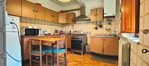 4 bedrooms House in Lucca, Italy No. 210949 12