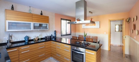 4 bedrooms House in Jun, Spain No. 94735 9