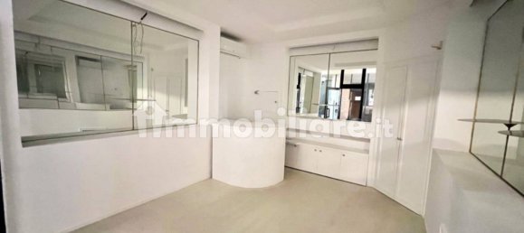 2 rooms Commercial property in Piacenza, Italy No. 86093 6