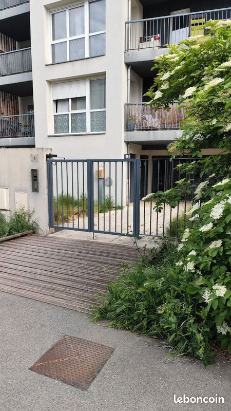  Parking in Villeurbanne, France No. 342659