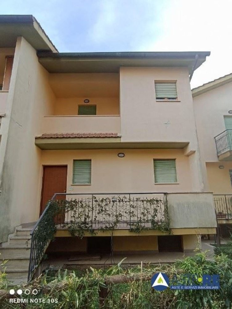 Дом с 6 комнатами в Роккастрада, Италия № 278861