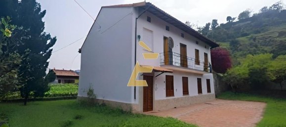 Дом с 6 комнатами в Феррере, Италия № 71701 2