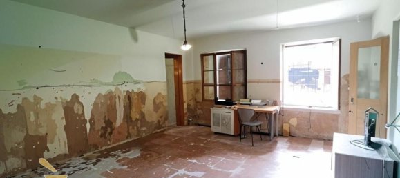 Дом с 6 комнатами в Феррере, Италия № 71701 6