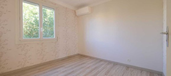 Casa de 3 dormitorios en Saint-Esteve, France No. 201246 3