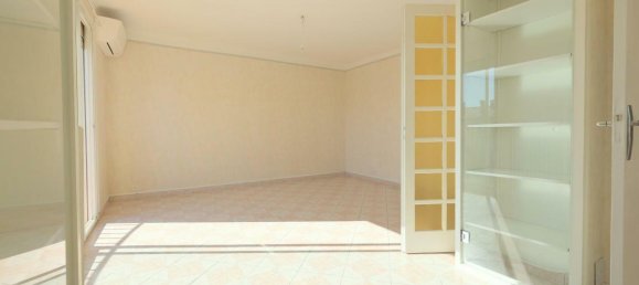 Casa de 3 dormitorios en Saint-Esteve, France No. 201246 2