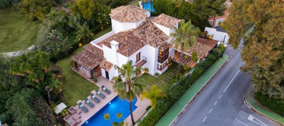 4 bedrooms House in La Quinta, Spain No. 187861 11