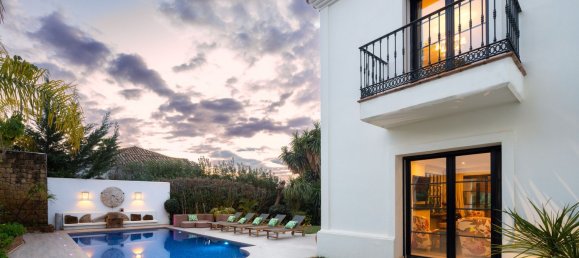 4 bedrooms House in La Quinta, Spain No. 187861 2