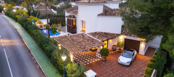 4 bedrooms House in La Quinta, Spain No. 187861 13