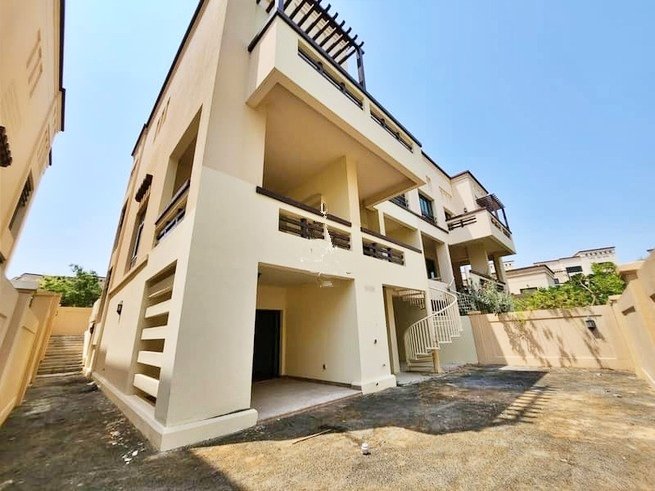 Villa T5 em Al Maqtaa, UAE N.º 5069