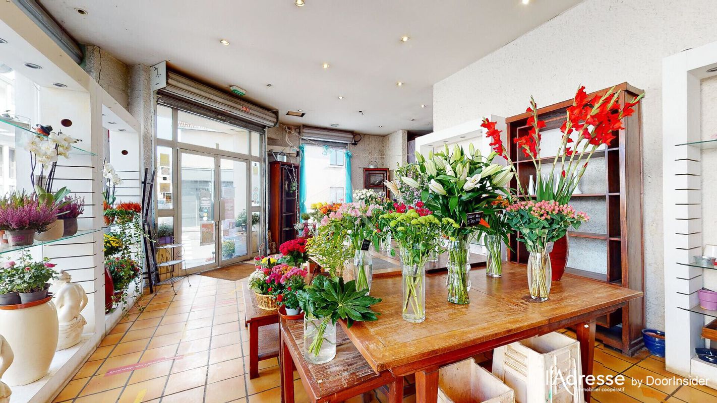 Gewerbliche Immobilie in Pontault-Combault, France 77m², Nr. 188614