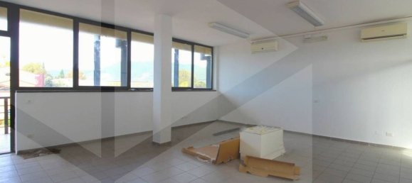 50m² Office in Bientina, Italy No. 26973 6
