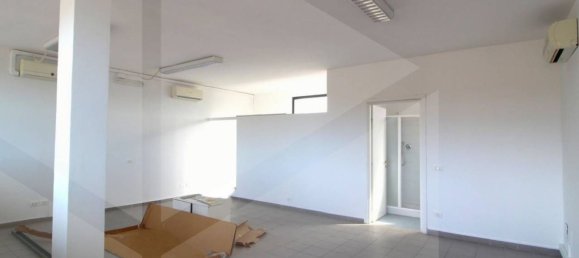 50m² Office in Bientina, Italy No. 26973 2
