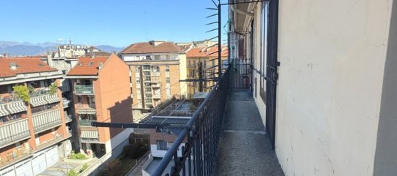 3 bedrooms Apartment in Turin, Italy No. 380319 3
