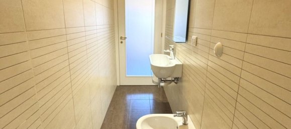 3 bedrooms Apartment in Turin, Italy No. 380319 24