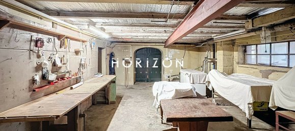 Дом с 8 комнатами в Шарне-ле-Макон, Франция № 358409 21