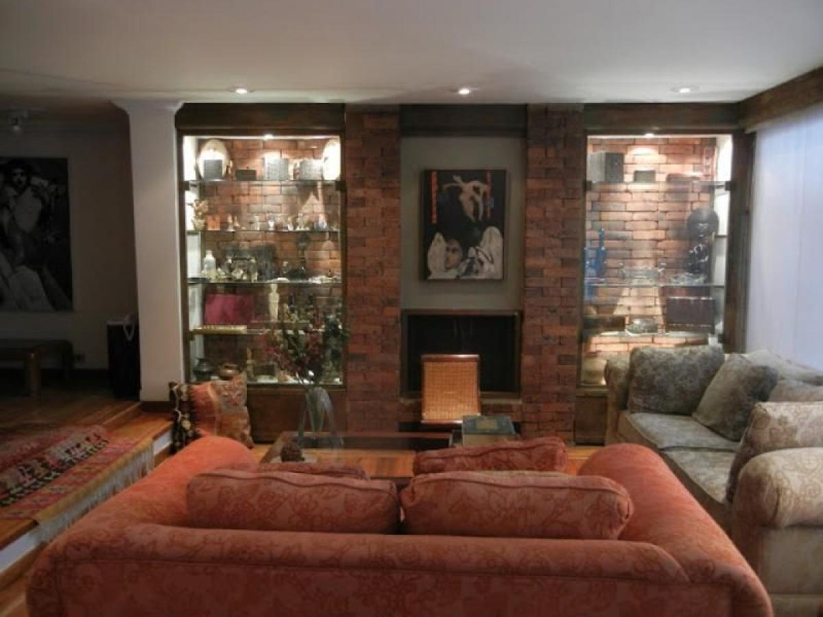 Casa de 4 dormitorios en Bogotá, Colombia No. 13964