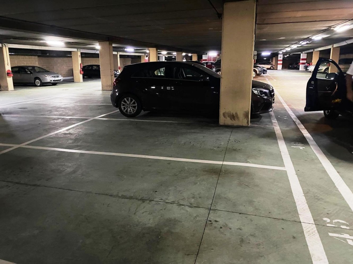  مرآب في Oviedo, Spain 12متر مربع رقم 250514