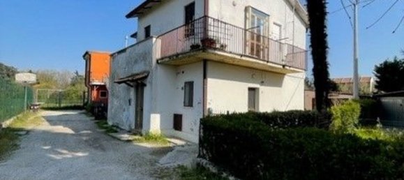 Дом с 6 комнатами в Падуя, Италия № 104683 10