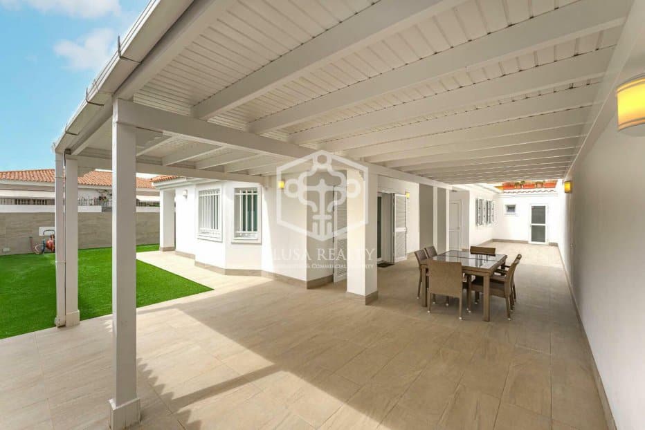 3 bedrooms Villa in Adeje, Spain No. 16417