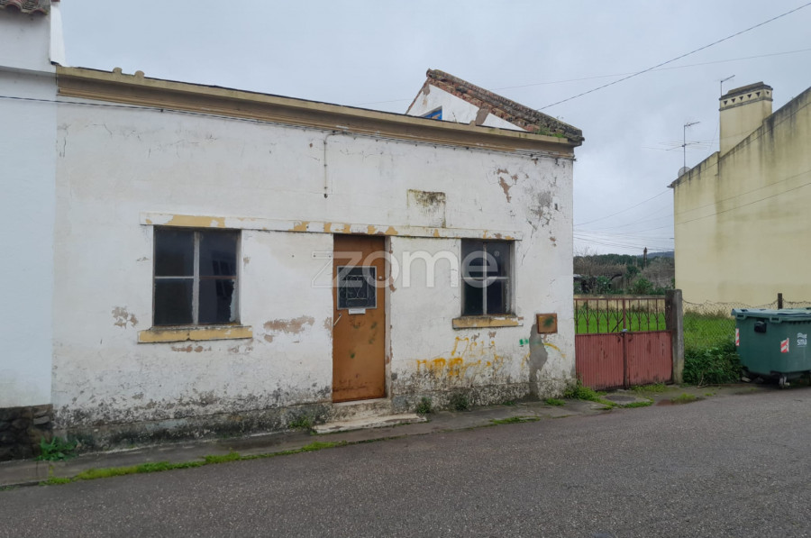 Propiedad comercial de 3 dormitorios en Abrantes, Portugal No. 234337