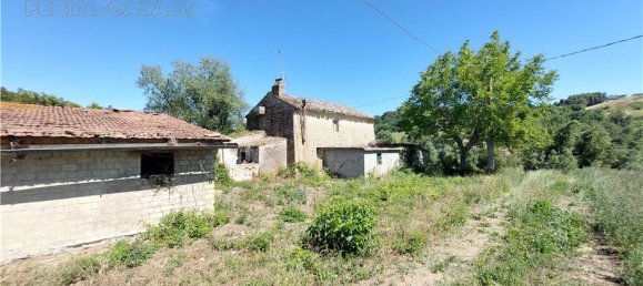 3 bedrooms House in Fermo, Italy No. 130332 2