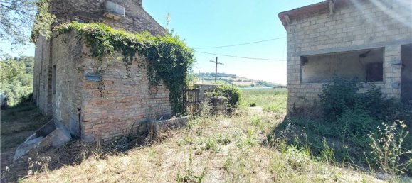 3 bedrooms House in Fermo, Italy No. 130332 12