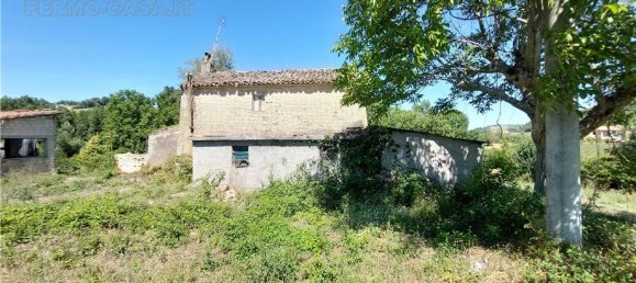 3 bedrooms House in Fermo, Italy No. 130332 4